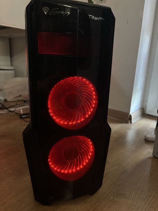 Komputer stacjonarny + monitor+głośniki i kamerka internetowa