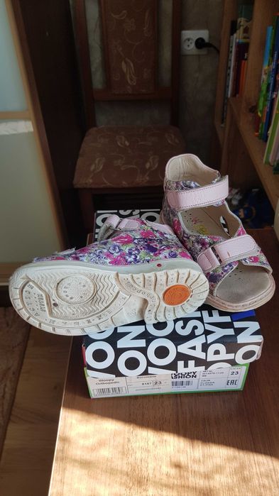 Босоніжки для дівчинки 23 р.