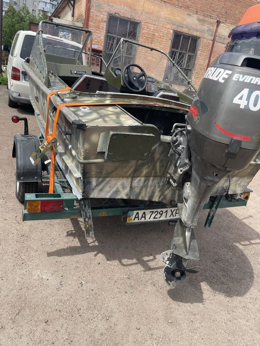 Продам лодку з мотором