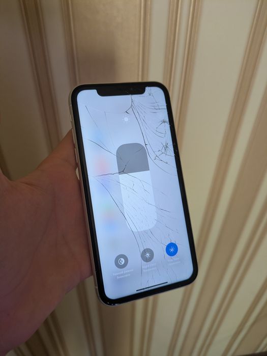 iPhone xr (128gb)