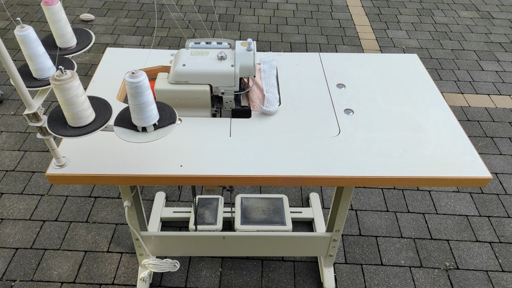Maszyna krawiecka owerlok SIRUBA