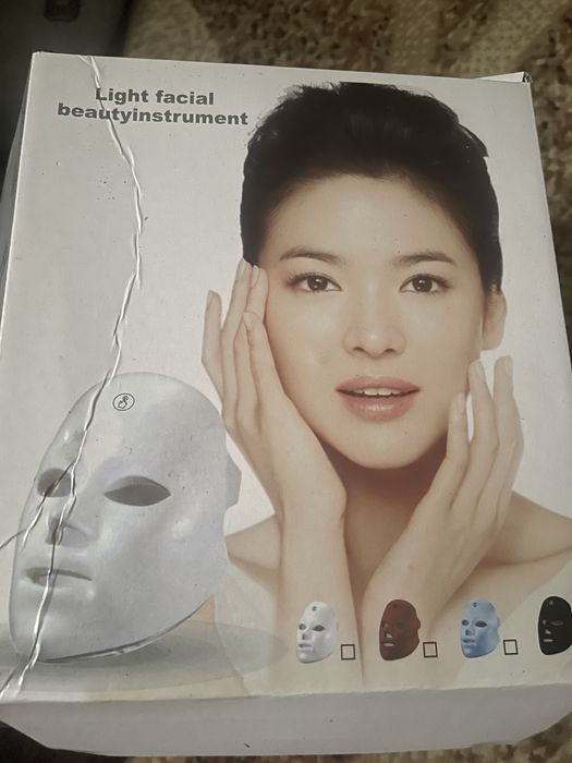 Світлодіодна лед маска для обличчя