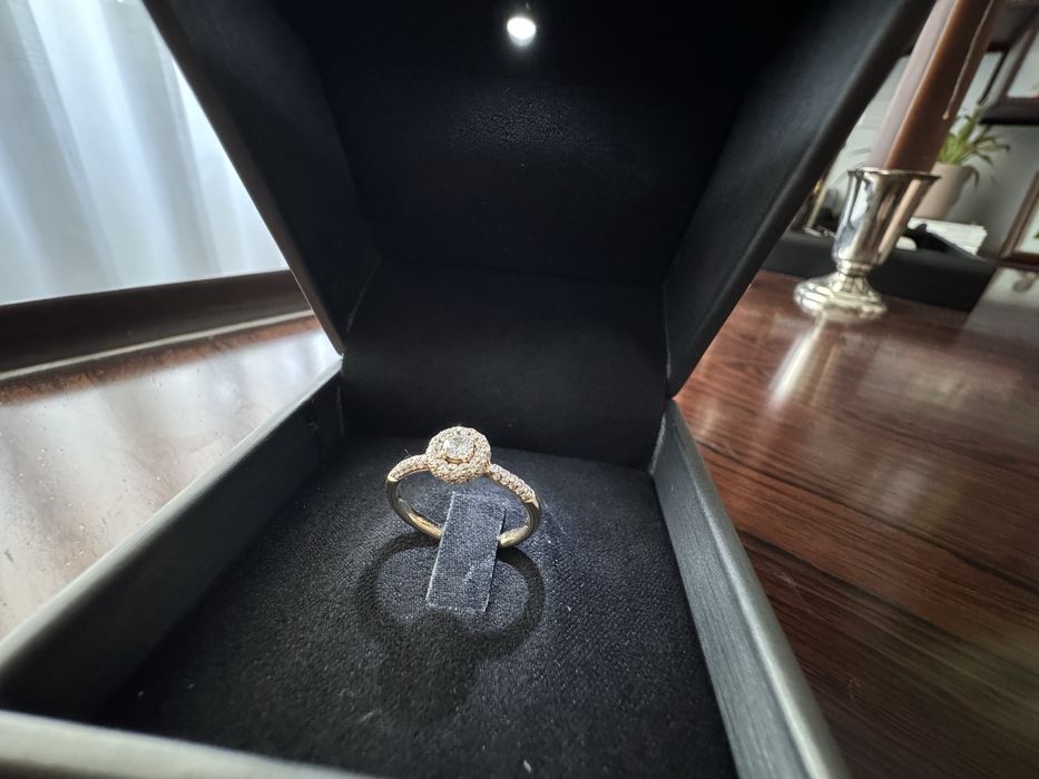 Anel em Ouro com Diamantes – Elegante e Delicado