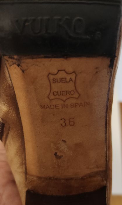 Botas em pele de mulher