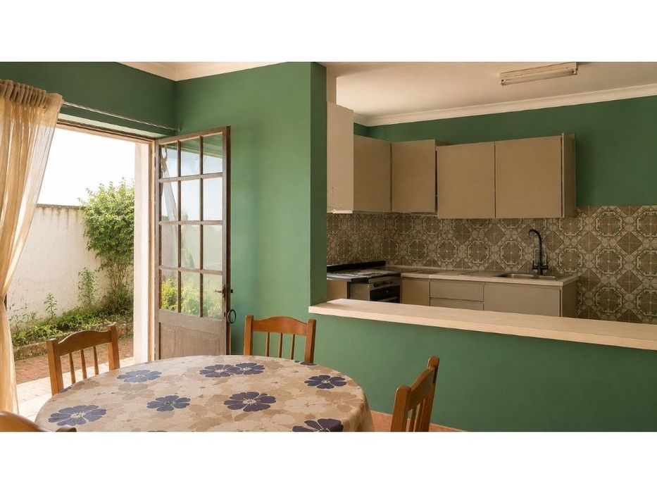 Moradia Térrea com Logradouro - Centro Vila