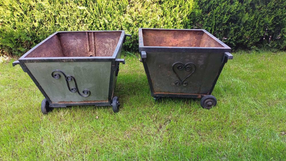 Stalowa donica na kołach