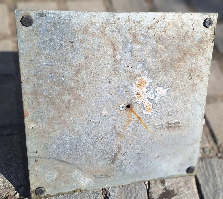 Stojak na parasol ogrodowy stalowy ocynkowany na balkon do ogrodu.