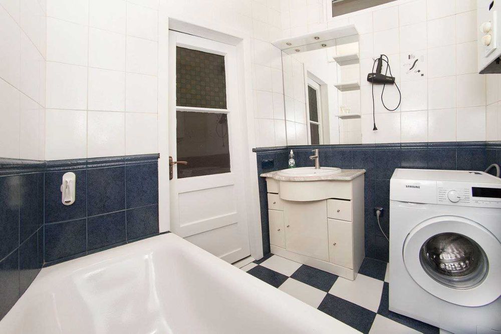 ЦЕНТР. 2-х. к.квартира.Д.Яворницького54. НОВИЙ РІК