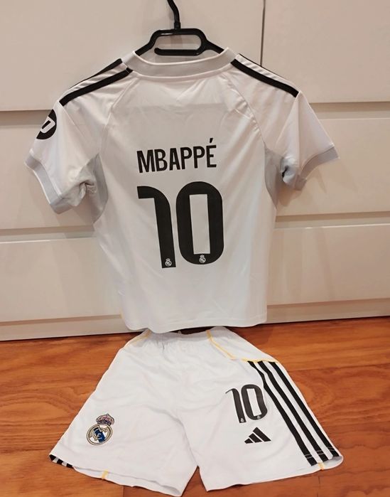 Equipamento criança Real Madrid Mbappe