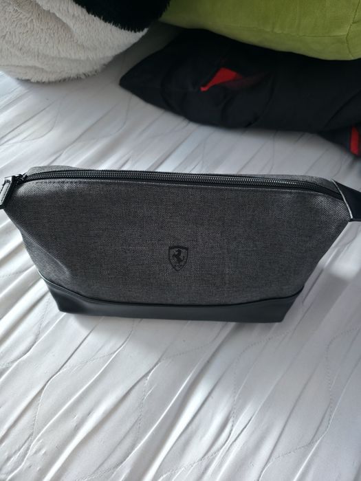 Oryginalna kosmetyczka Ferrari