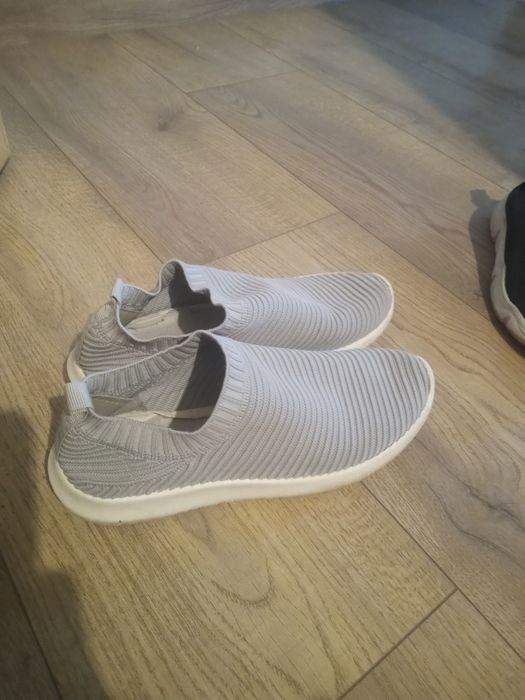 Buty wsuwane dla dziewczynki 35