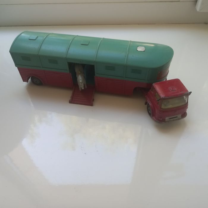 Продам. Corgi Toys