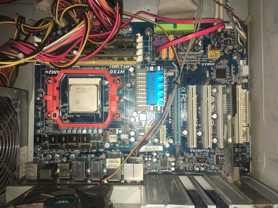 материнская AM2+ Gigabyte GA-M720-US3 ATHLON 64 x2 DDR2 4X512 бп 360 В