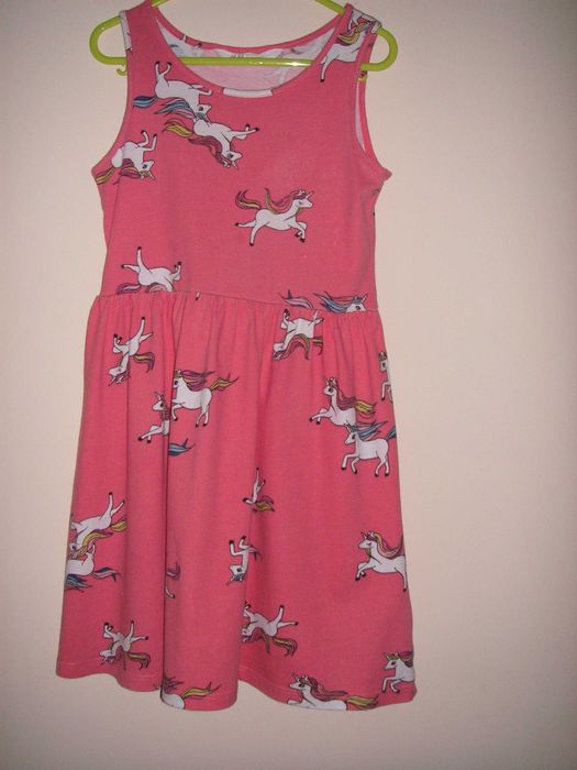 Vestidos Verão Criança H&M T122/128 e Riscas T/6 Anos