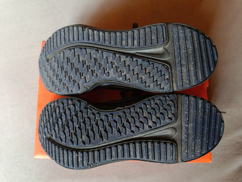 Nike Cosmic Runner
