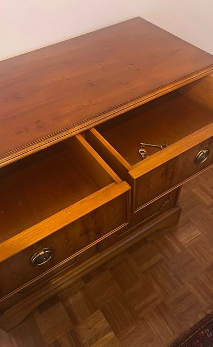 Móvel Aparador estilo Regency / Antique Regency Side Unit in Solid Yew
