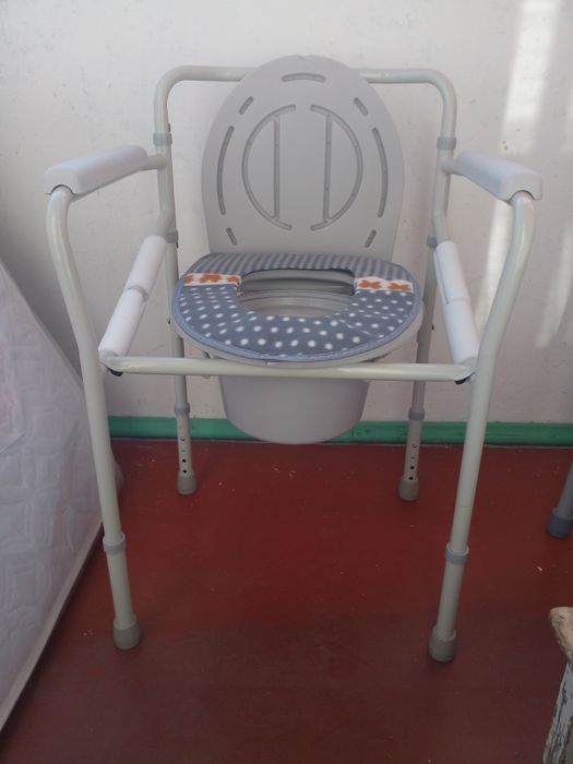 Стул -туалет новый.