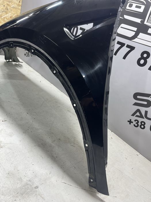 Ліве крило Tesla Model Y