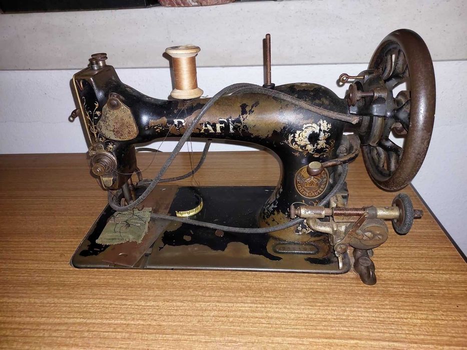 Máquina de costura antiga 130 euros