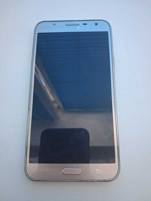 Телефон Samsung J7 Neo