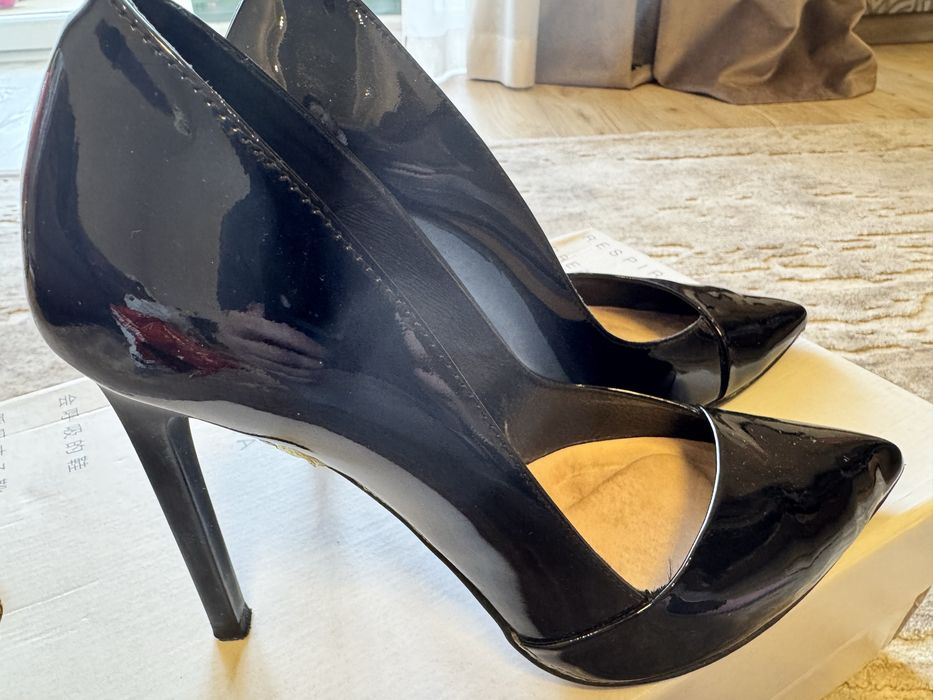 Шкіряні туфлі човники