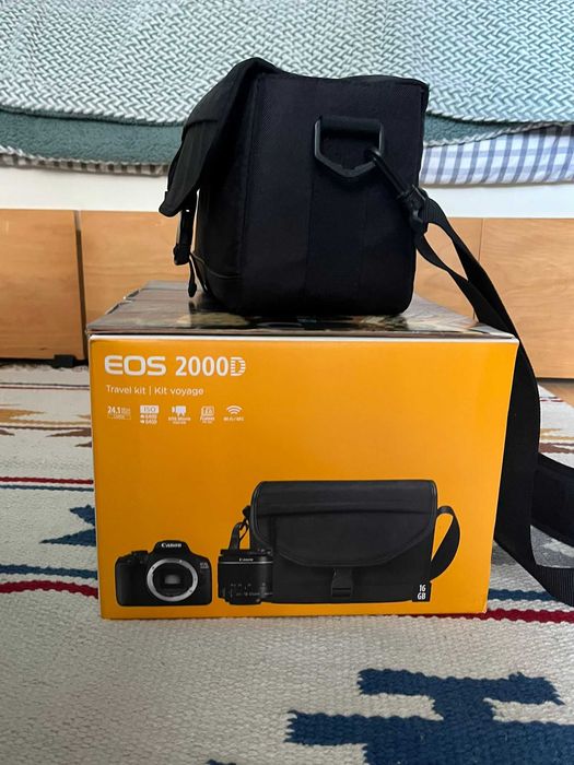 Câmara Canon EOS 2000D