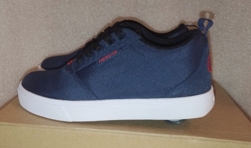 Аdidas нові сандалі Heelys Pro 20 роликові дитячі кросівки оригінальні р.35