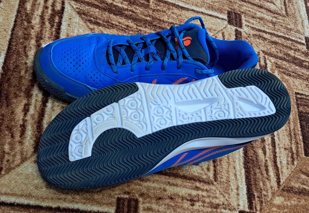 Кросівки.               .