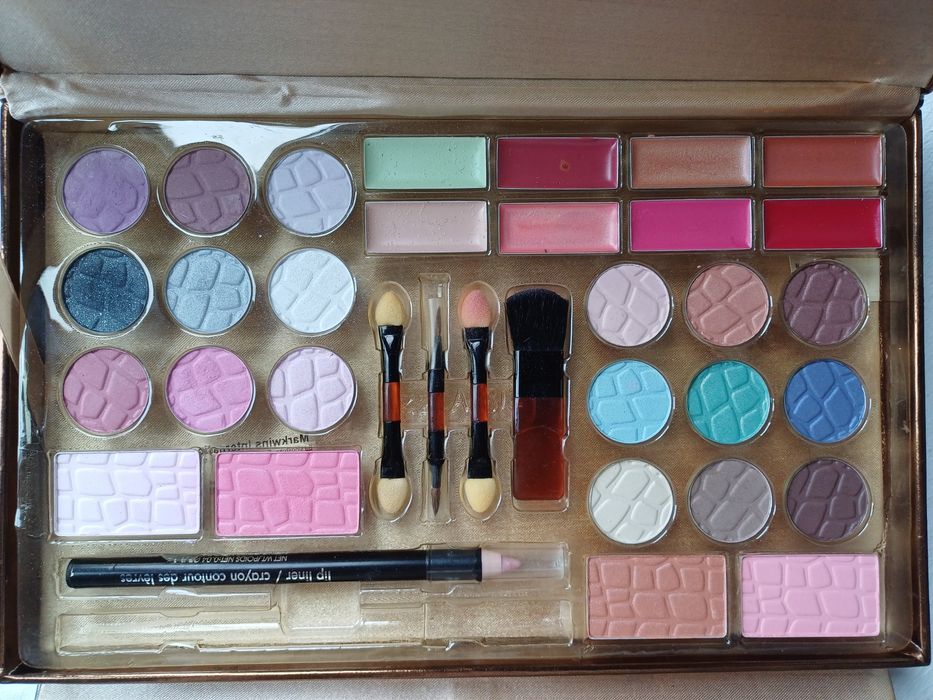Estojo de maquilhagem64283572768257121
