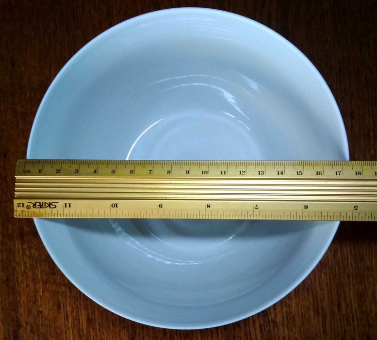 Салатница фарфоровая СССР (или тарелка глубокая). Возм. обмен