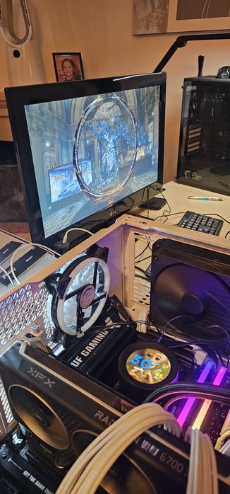 XFX Speedster QICK 319 Radeon RX 6700 XT 12GB - Como Nova