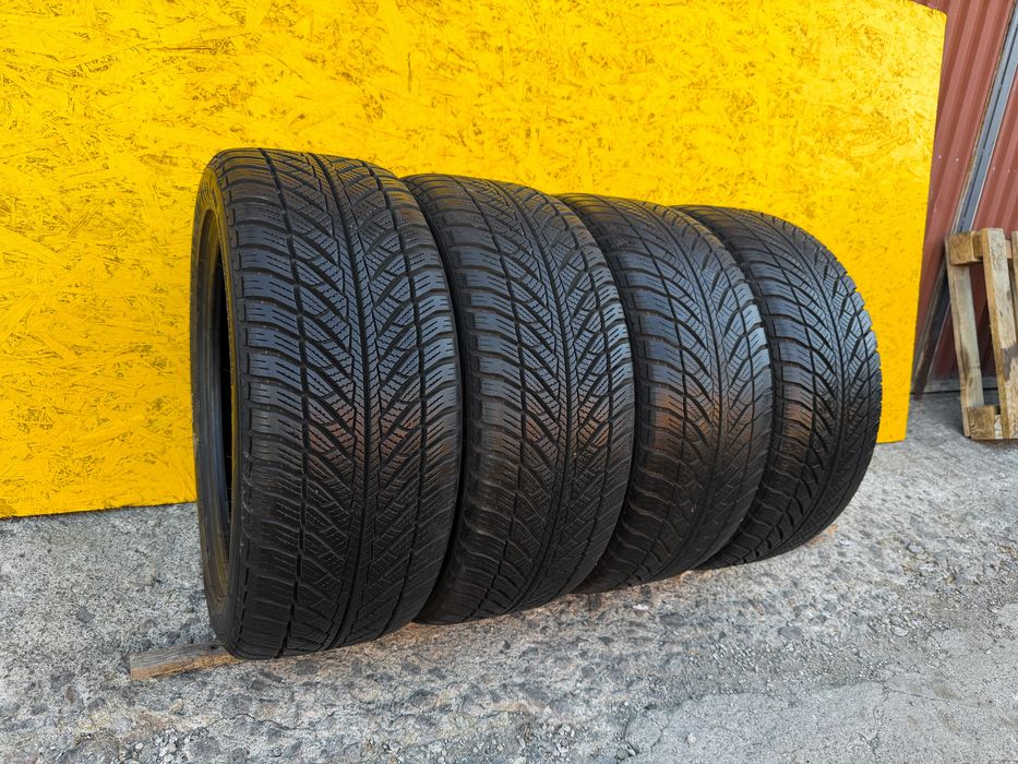 Шини Резина 245.45 R18 Goodyear Зима