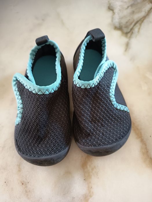 Sapatos bebé piscina