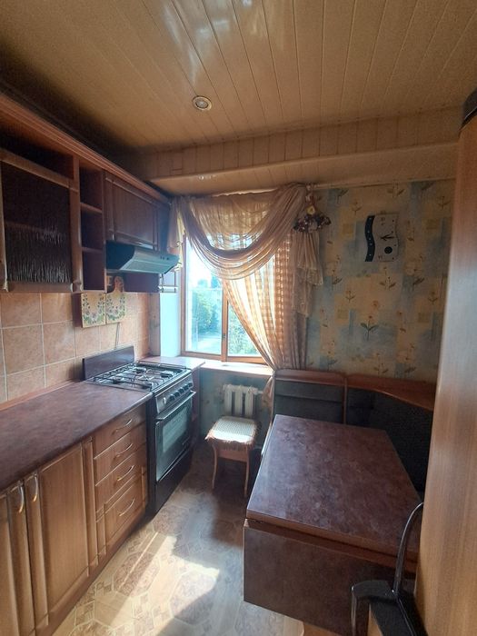 Однокімнатна в нагірній частині міста.