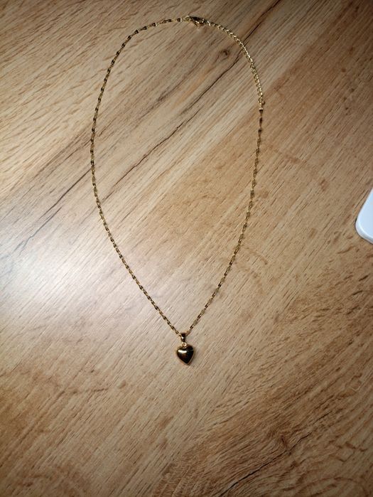 Złoty łańcuszek z serduszkiem – delikatna biżuteria , prezent dla niej