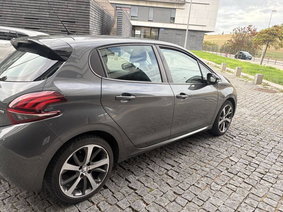 Peugeot 208 1.2 Gasolina | Revisão e distribuição feitas foto 2