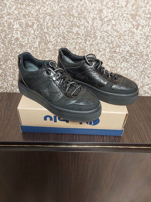 Жіноче    взуття декілька