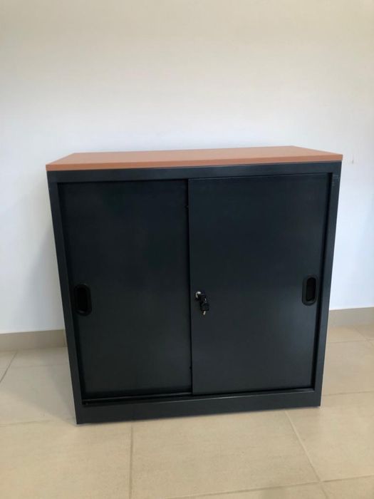 Secretaria em L e armario de apoio