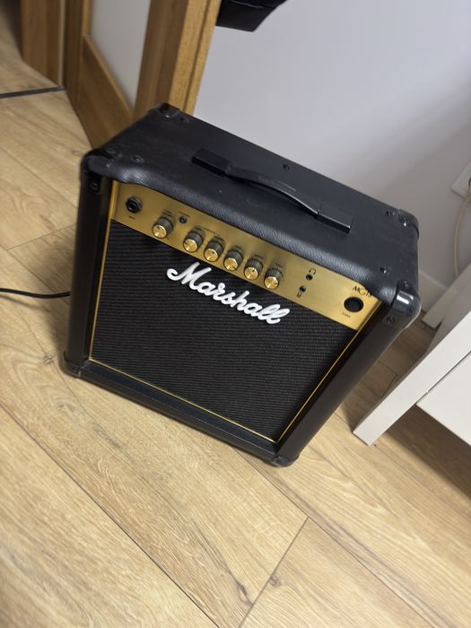 Marshall MG15G czarno zloty