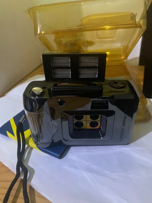 LOMO - Action Sampler com Flash