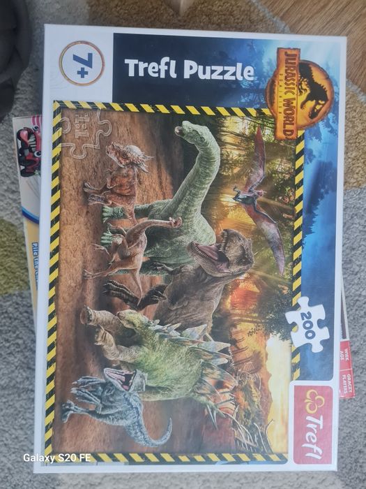 Puzzle 200 dinozaury jak nowe