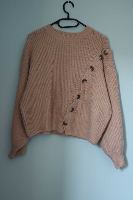 Sweter z guzikami