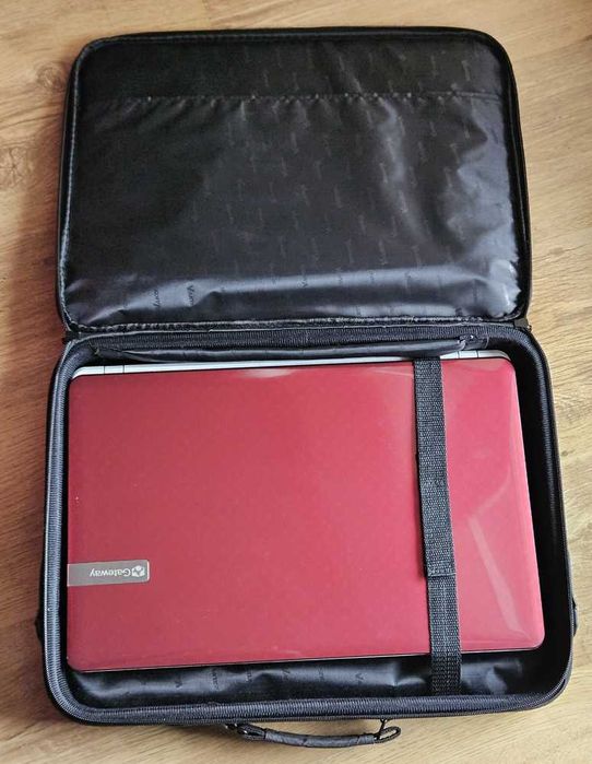 Laptop Gateway NV76R 8GB RAM SSD ekran 17.3"