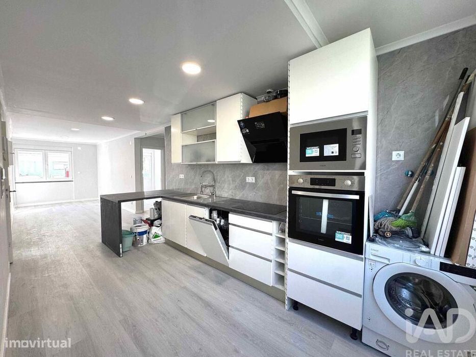 Apartamento T2 em Benfica de 56 m2