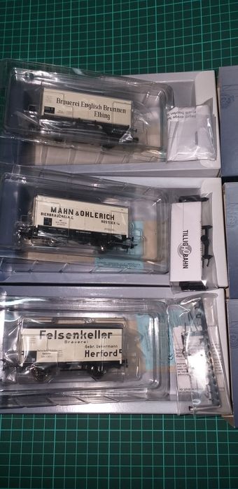 3 vagões de mercadorias  TilligOHbhan