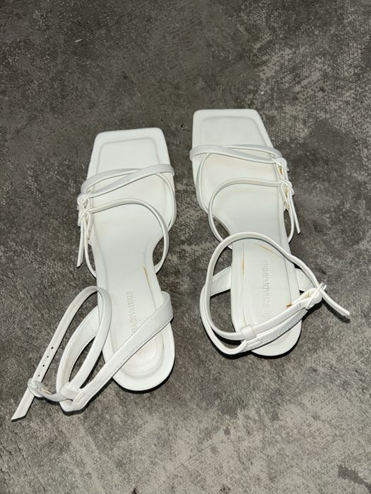 Sandálias em bom estado