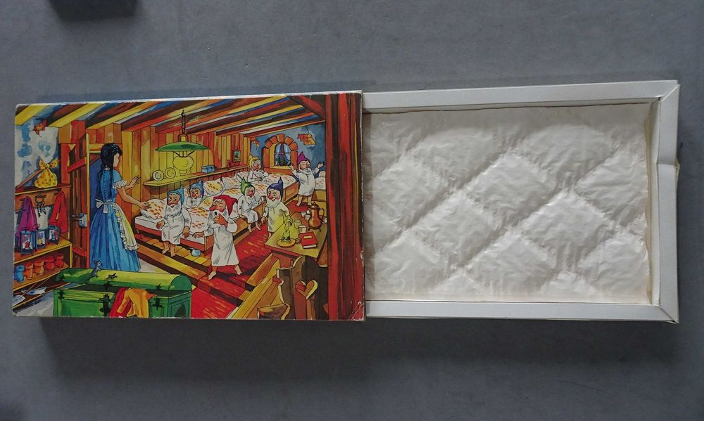 Antiga e muito rara caixa de bombons Branca de Neve e os Sete Anões