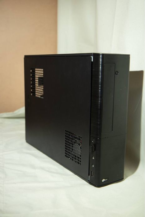 Компʼютер ASUS