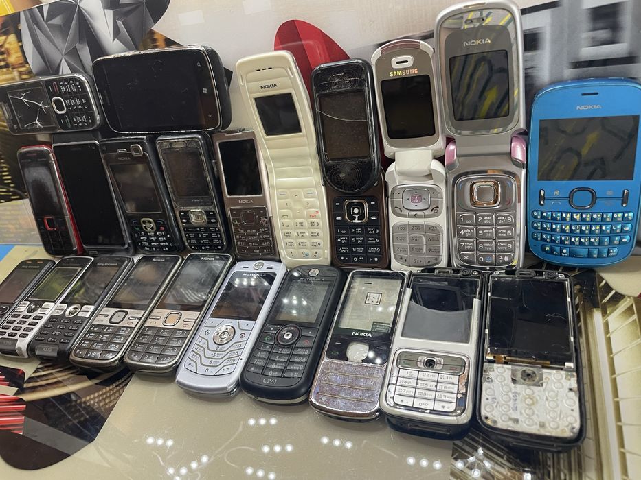 Кнопочні телефони на оновлення та запчастини