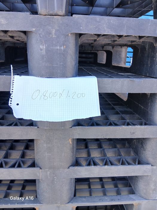 Lote de paletes de plastico